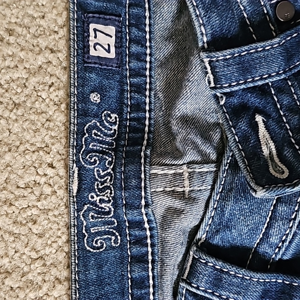 Miss Me Signature  Ankle Skinny Size 27 Patch decor/ embroidered jeans